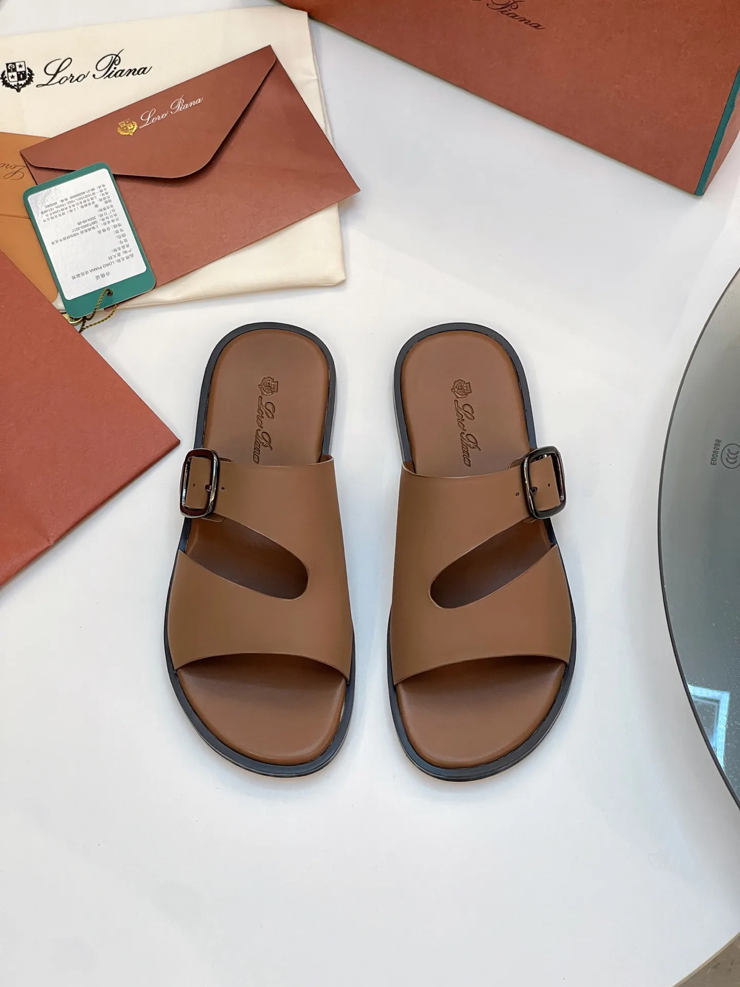 Men's shoes 💰420 Loro Piana, LP's popular spring and summer slippers are synchronized with the new counters, uppers are imported cowhide fabrics from Italy, high-quality splicing technology, soles: original soles specially provided by the original factory, exclusive molded soles are super comfortable, original factory orders, 🔍🔍high quality, you can go in and out of the counter at will, welcome to compare, code number 39-44 (order 38 45 46)